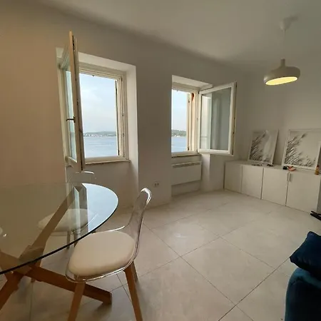 Apt24 Centre Sea-view Apartment