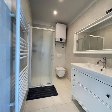 Apt24 Centre Sea-view Apartment