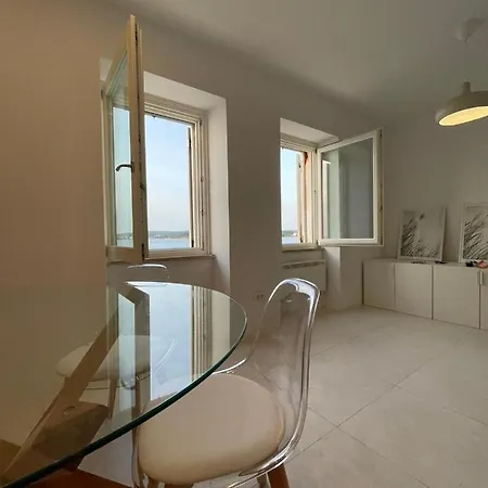 Apt24 Centre Sea-view Apartment